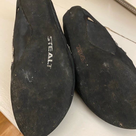 Climbing shoes - Picture 3 of 4